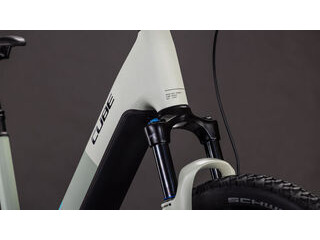 CUBE Reaction Hybrid Pro 800 click to zoom image