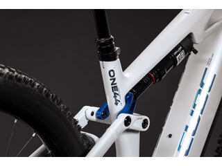 CUBE Stereo Hybrid One44 Hpc Pro 800 Metallicwhite/blue click to zoom image