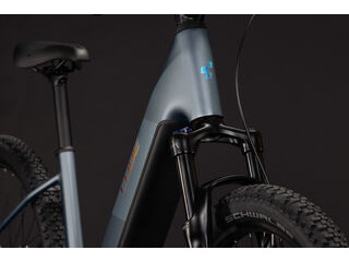 CUBE Reaction Hybrid Performance 720 Ashgrey/prism click to zoom image